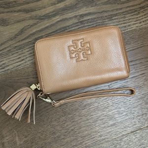 Tory Burch Leather wristlet, great condition